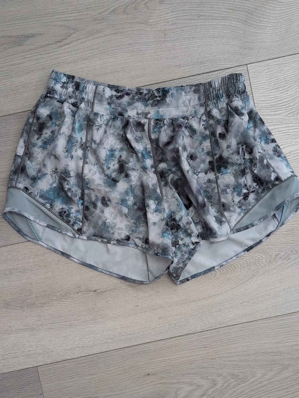 Lululemon Hotty Hot Shorts Size 12 Tall